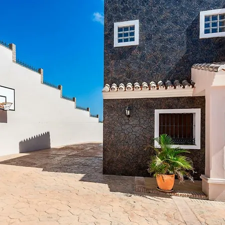 Kennedy Towers - Villa Estepona